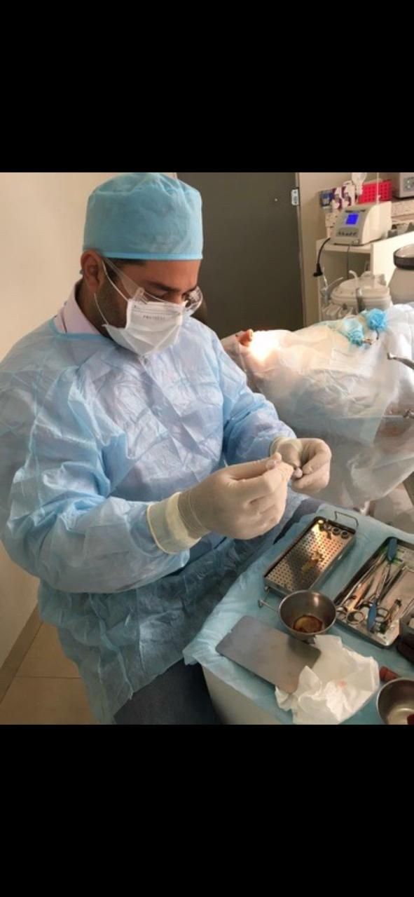 Dr. Ricardo em procedimento cirúrgico
